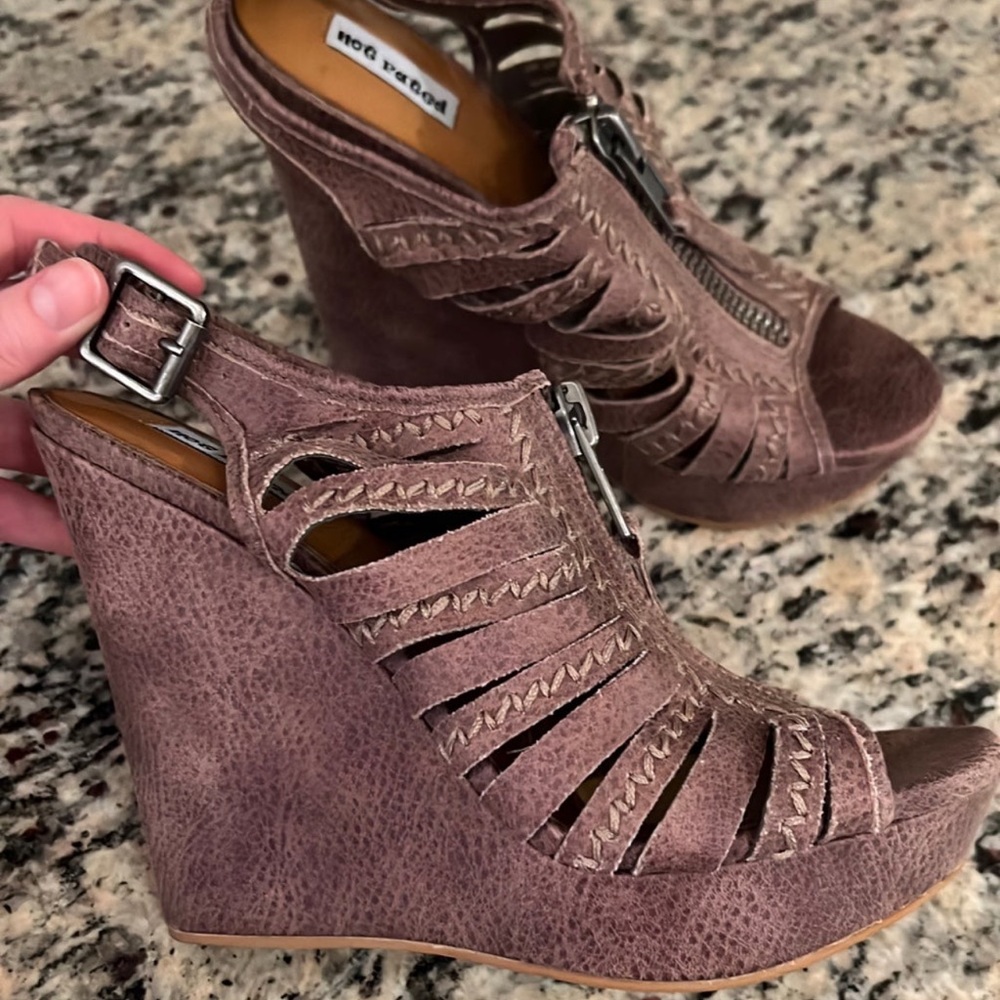 Wedge - Picture 3 of 4